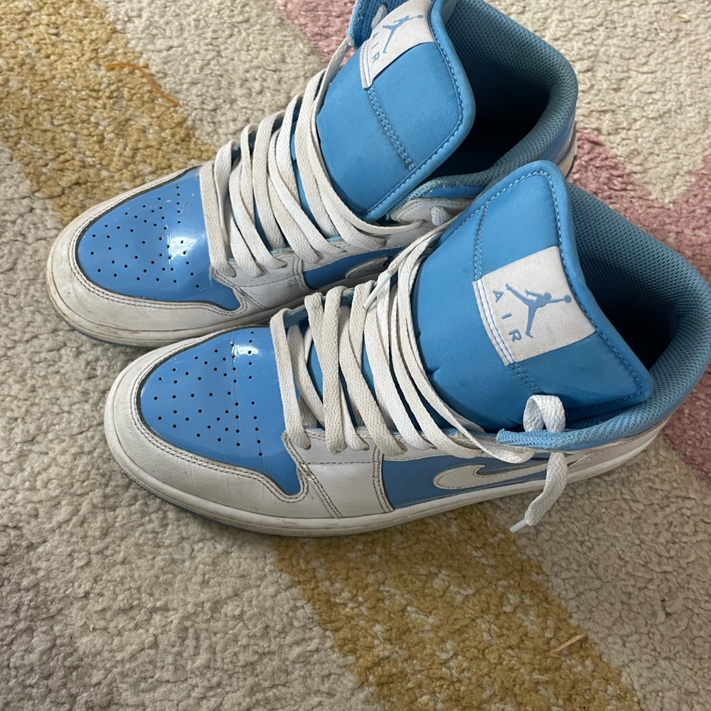 Jordan 1 Mids